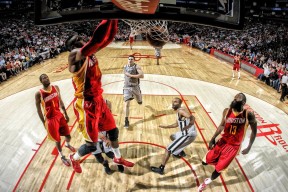 天博体育-西亚卡姆封神！加拿大男篮大胜，FIBA规则更新引全球热议